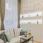 City Center Apartment Dessewffy Apartament *